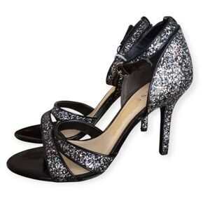 GUESS SILVER MULTI TEXTURE LAURN STRAP HEELS SZ.8 EUC.